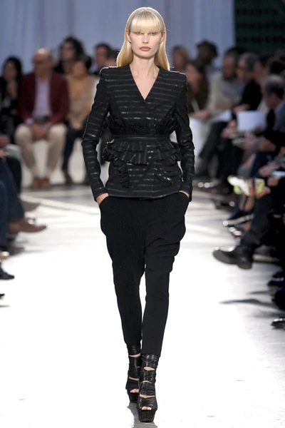 Look 11